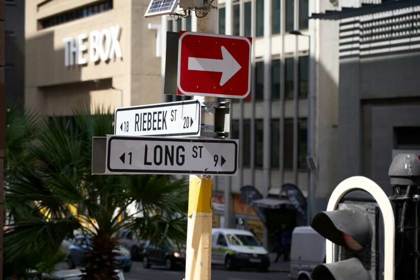 melhores hotéis perto da Long Street na Cidade do Cabo na África do Sul Placas de rua para Riebeek St e Long St - perfeitas para explorar onde ficar em Cape Town.