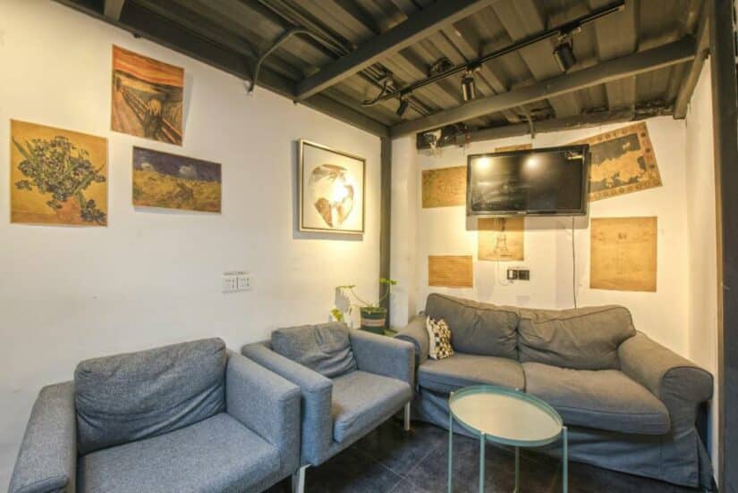 Quanto é a diária de um hostel?
