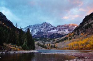 Onde ficar em Aspen: Downtown ou Snowmass Village?