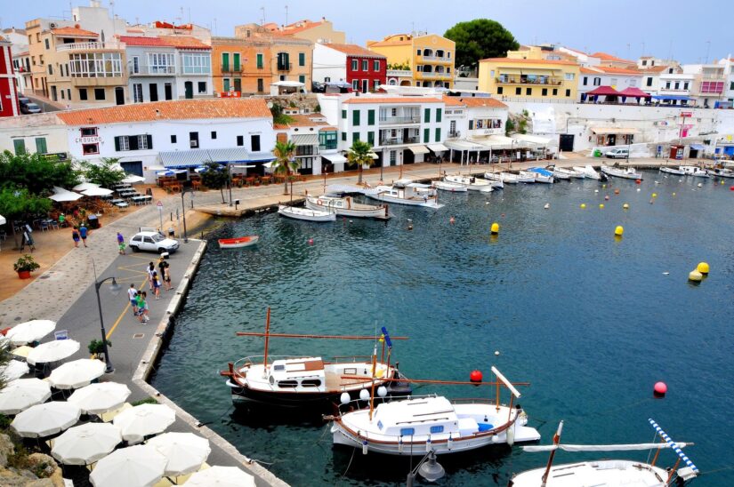 Onde ficar em Menorca: guia de regiões e hotéis para 2026