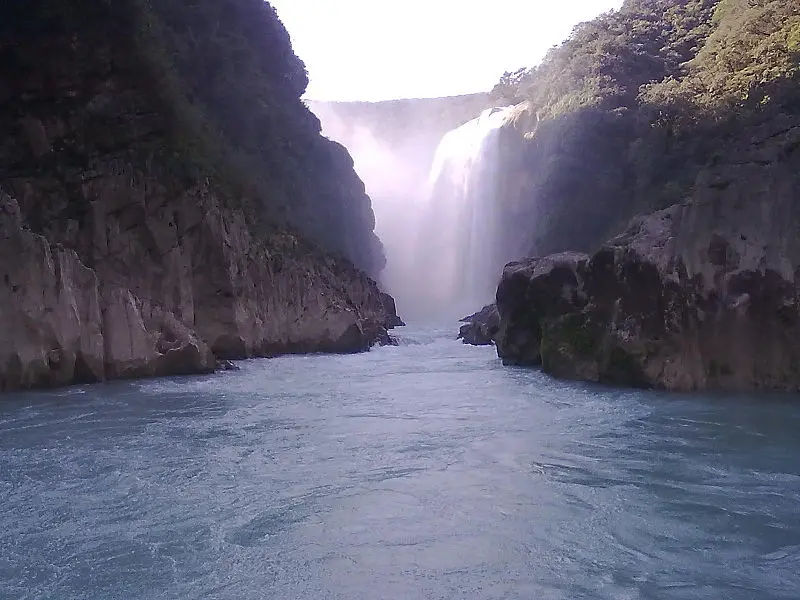 Cascatas alternativas em Tamasopo Cascata de Tamul