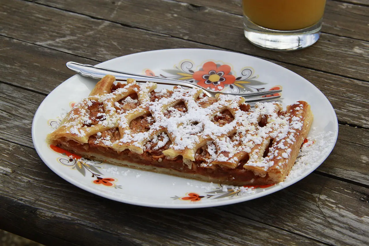 Comida tradicional da Alemanha Apfelstrudel