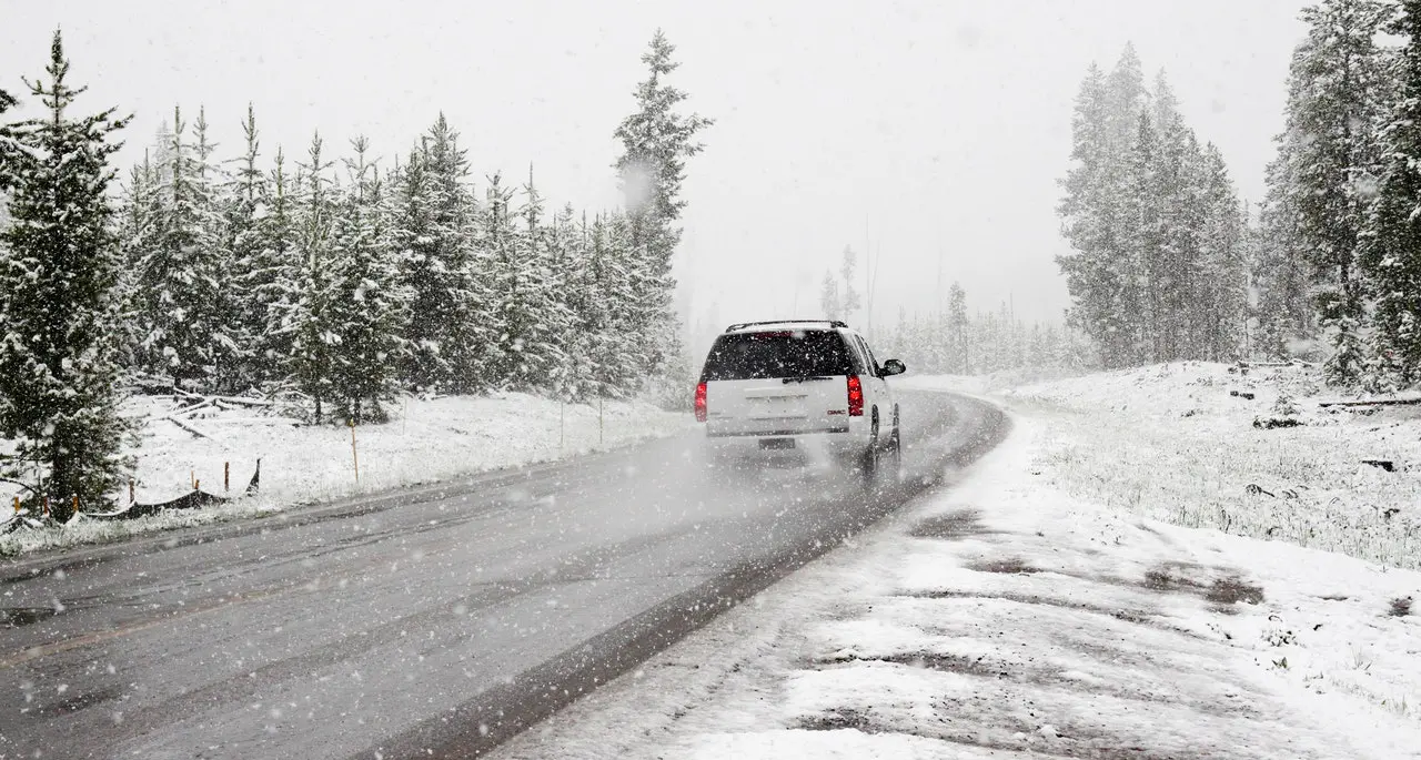 Dirigir com neve Alemanha no inverno