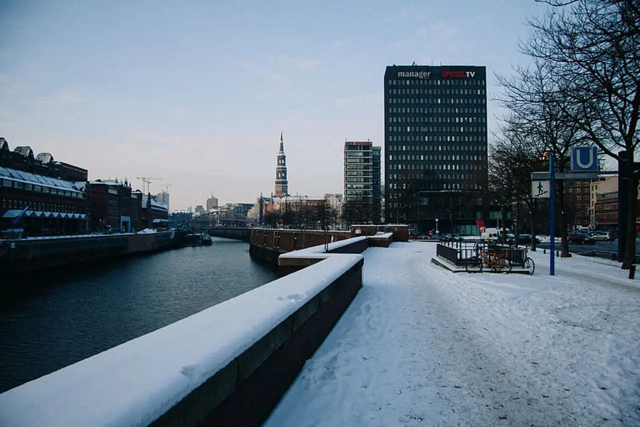 Hamburgo com neve Inverno em Hamburgo