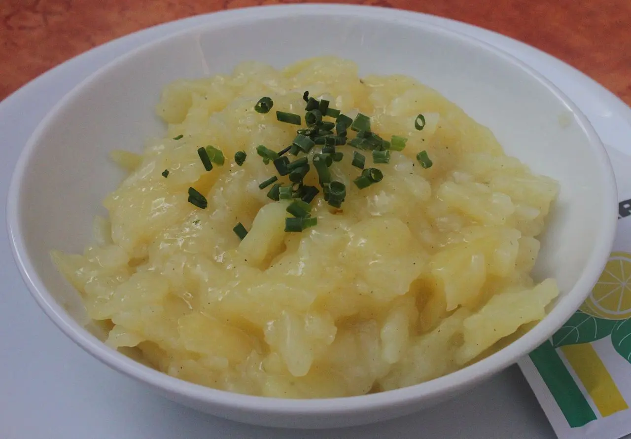 Comida tradicional alemã Kartoffelsalat