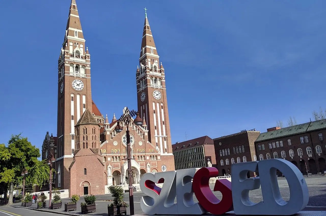 Szeged Hungria Cidades hungaras perto da Austria