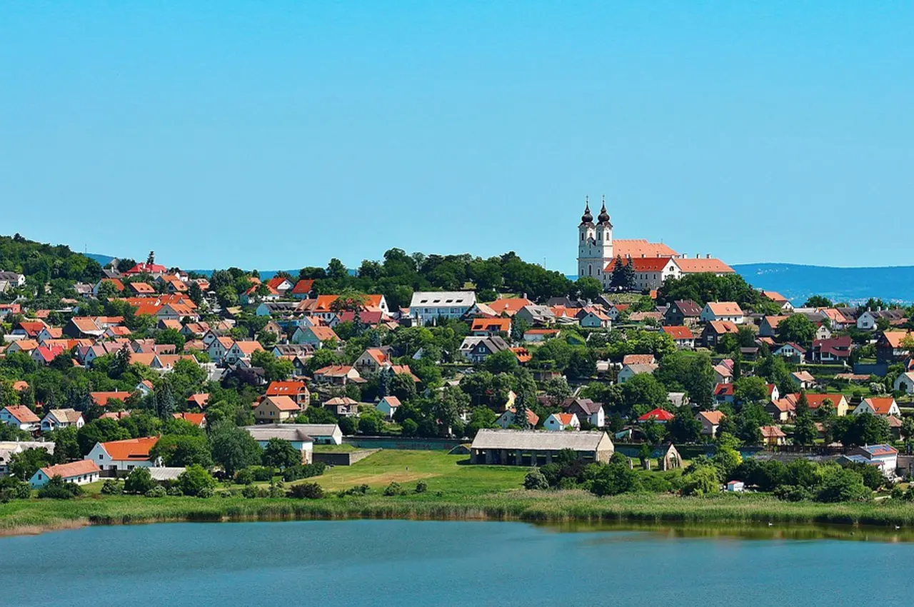 Lugares mais bonitos da Hungria Tihany Hungria